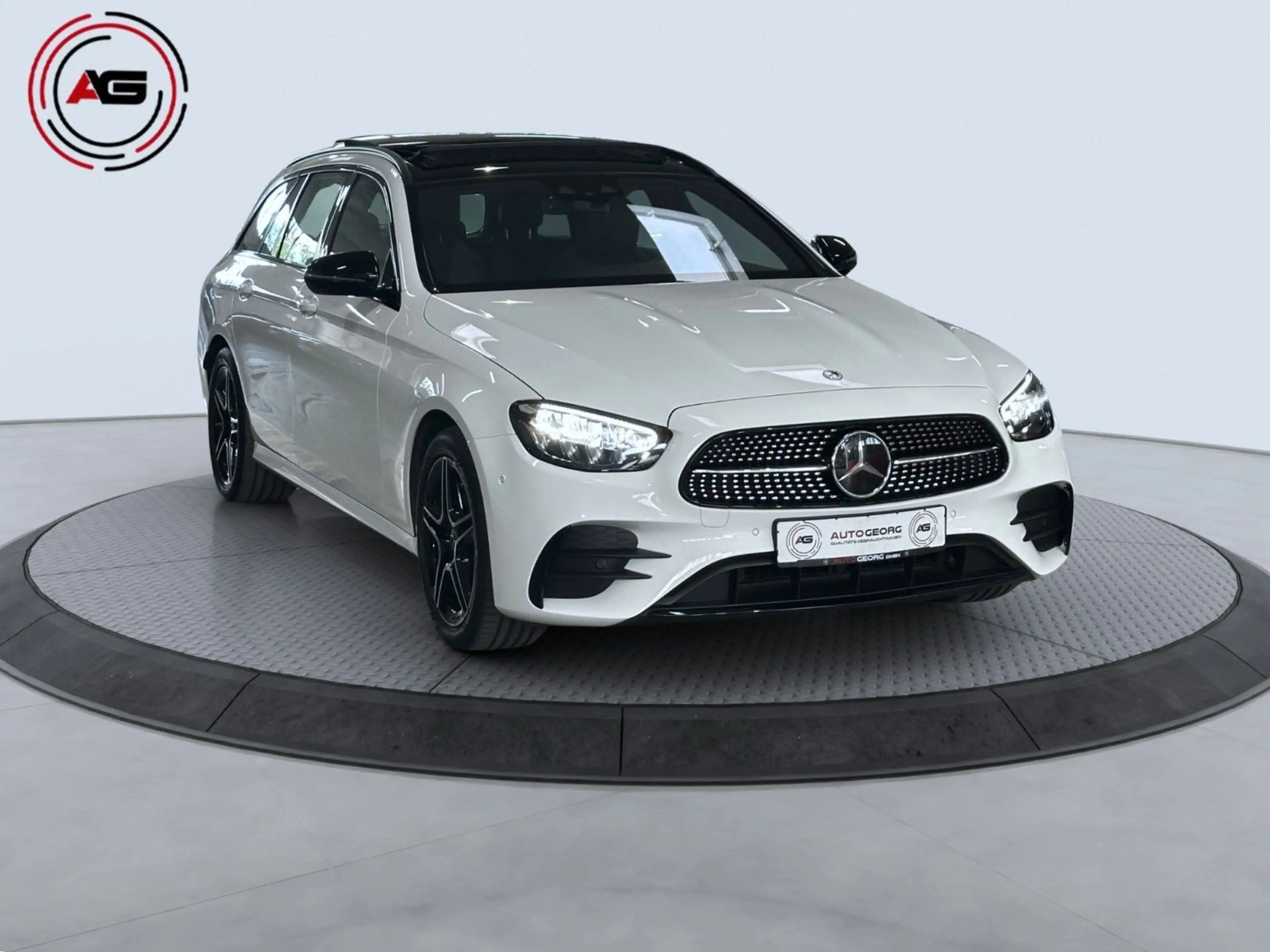 Mercedes-Benz E 300 eT AMG-LINE DSTR+ CARPLAY PANO KAMERA CARPL — photo 3