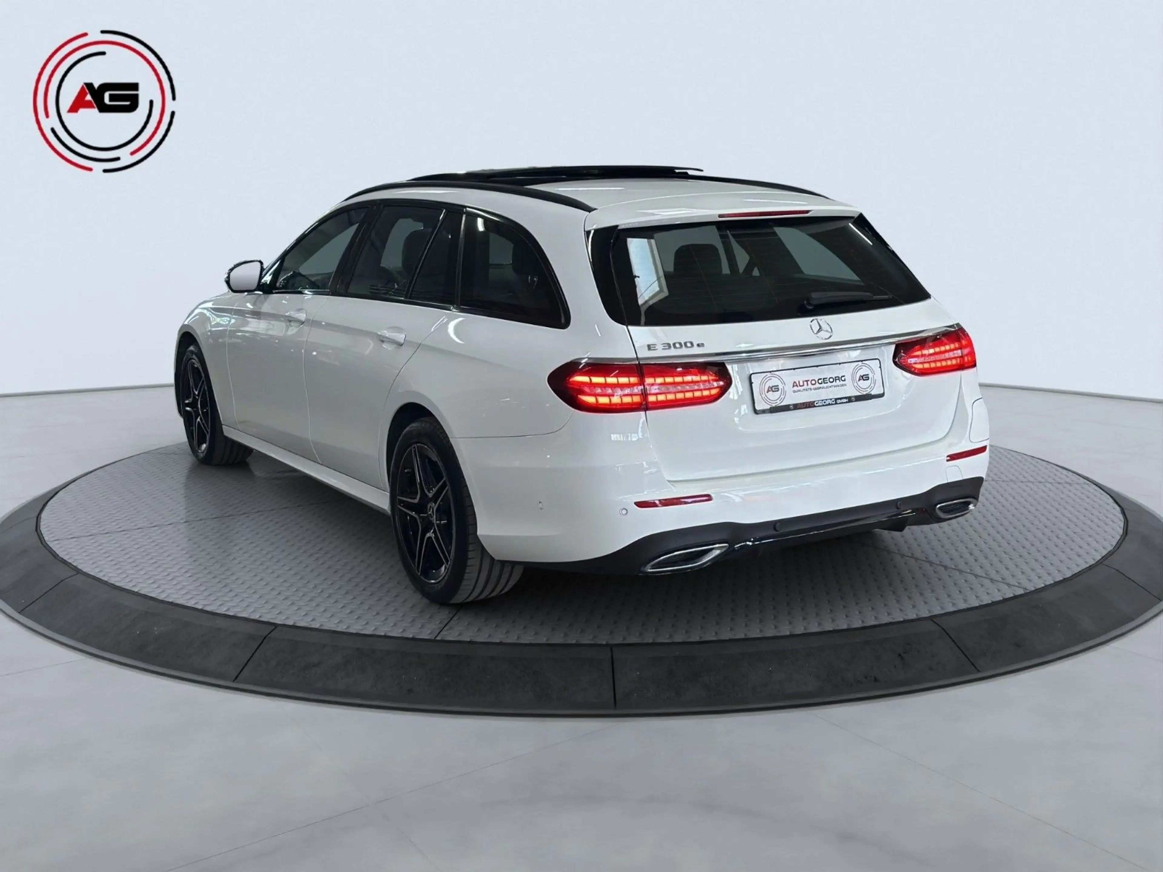 Mercedes-Benz E 300 eT AMG-LINE DSTR+ CARPLAY PANO KAMERA CARPL — photo 7