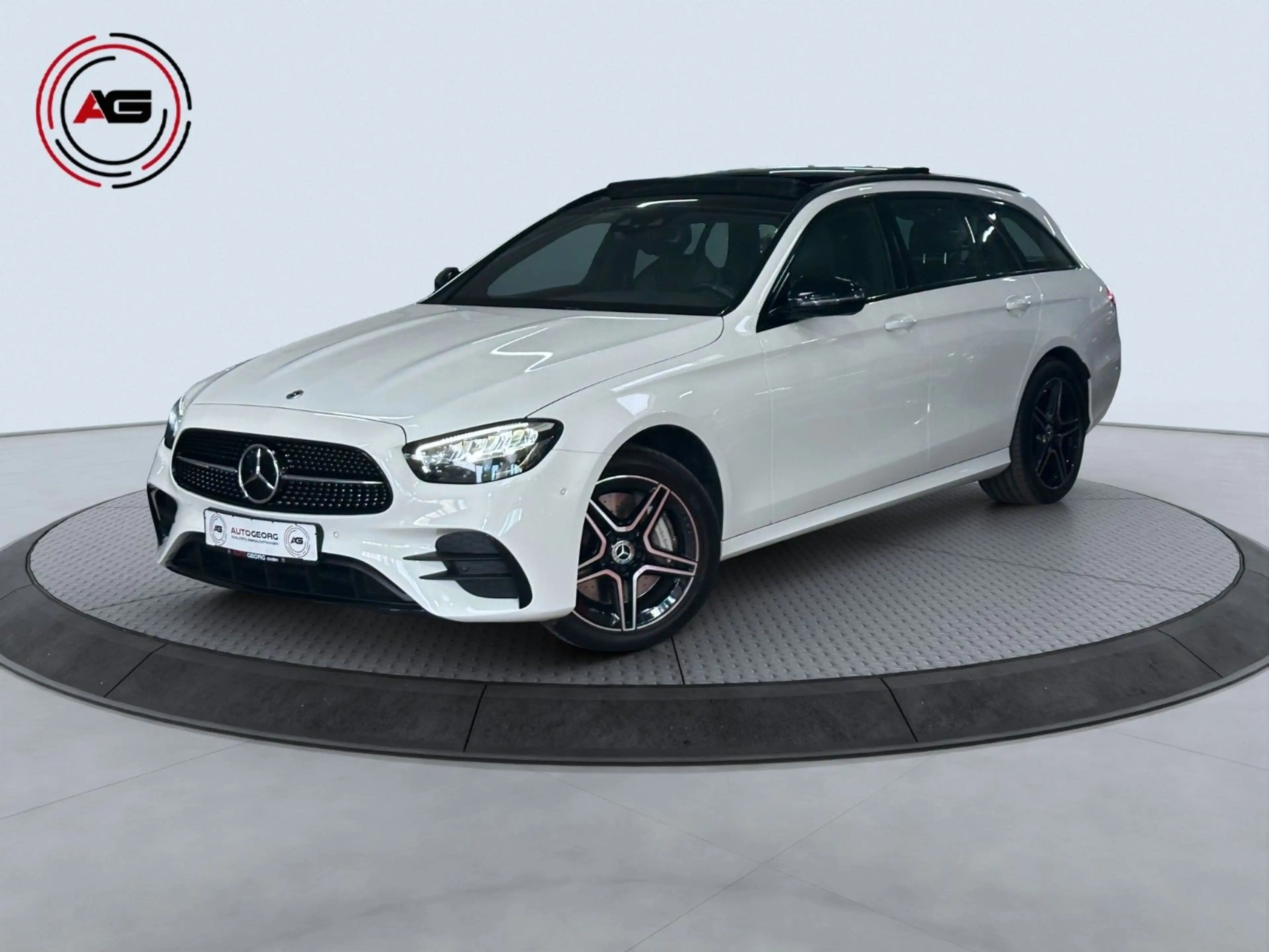 Mercedes-Benz E 300 eT AMG-LINE DSTR+ CARPLAY PANO KAMERA CARPL