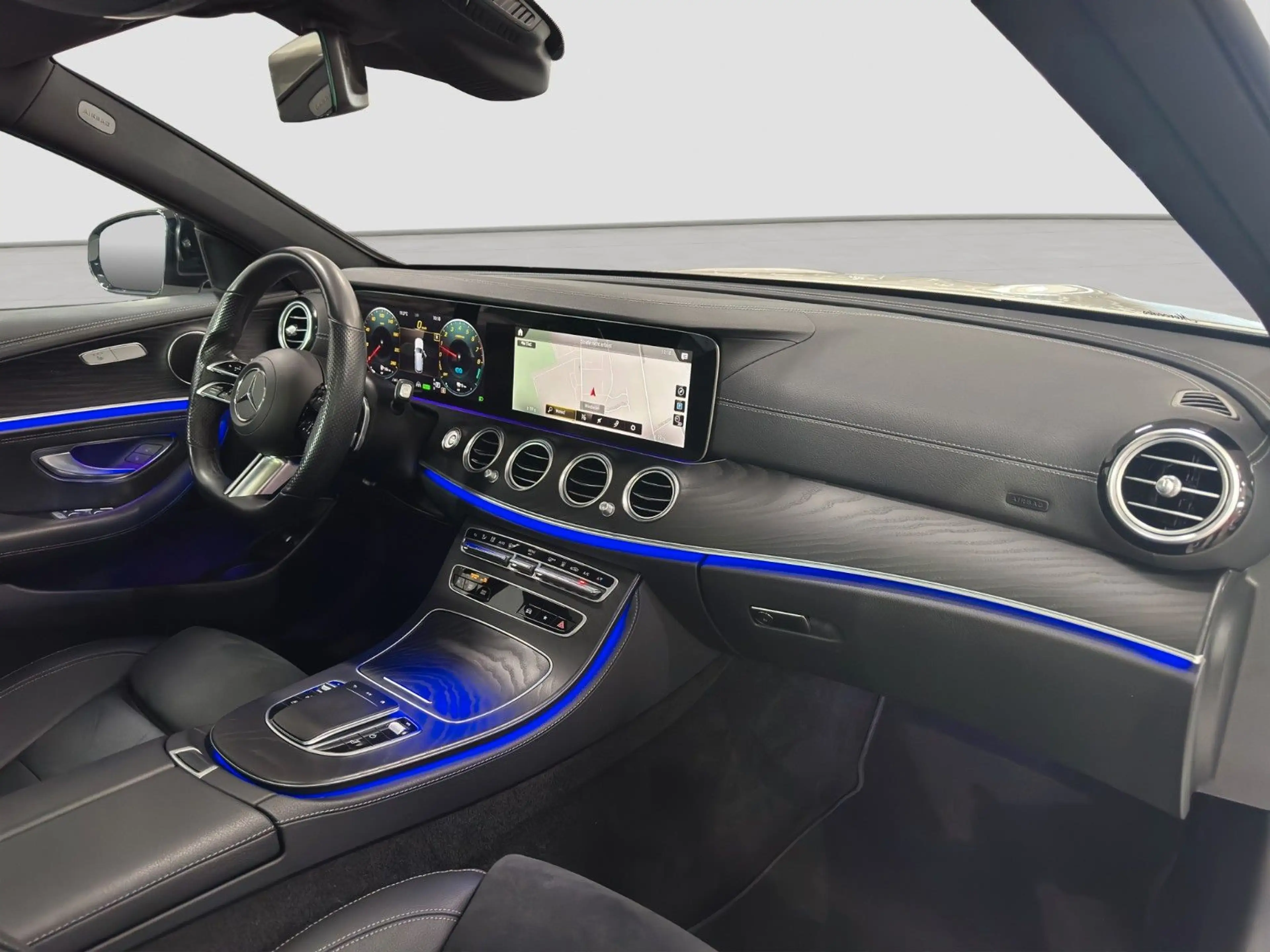 Mercedes-Benz E 300 eT AMG-LINE DSTR+ CARPLAY PANO KAMERA CARPL — photo 10