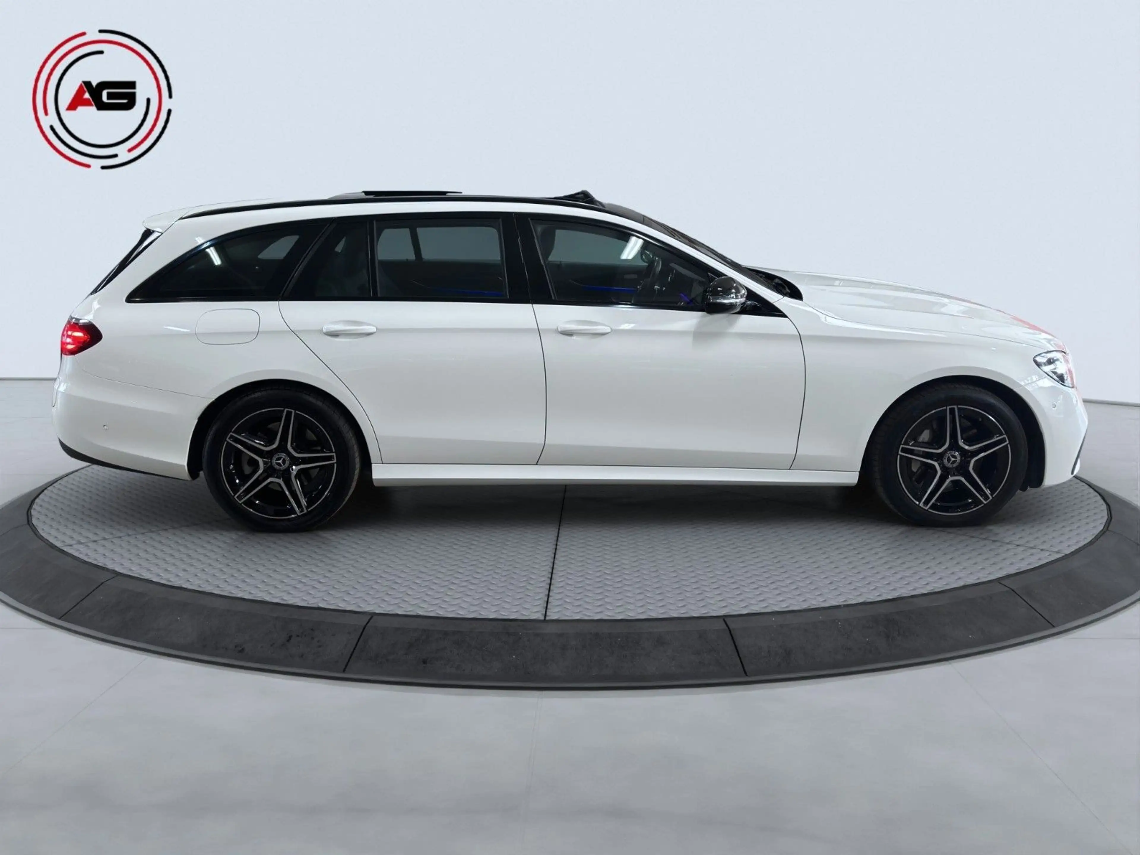 Mercedes-Benz E 300 eT AMG-LINE DSTR+ CARPLAY PANO KAMERA CARPL — photo 4