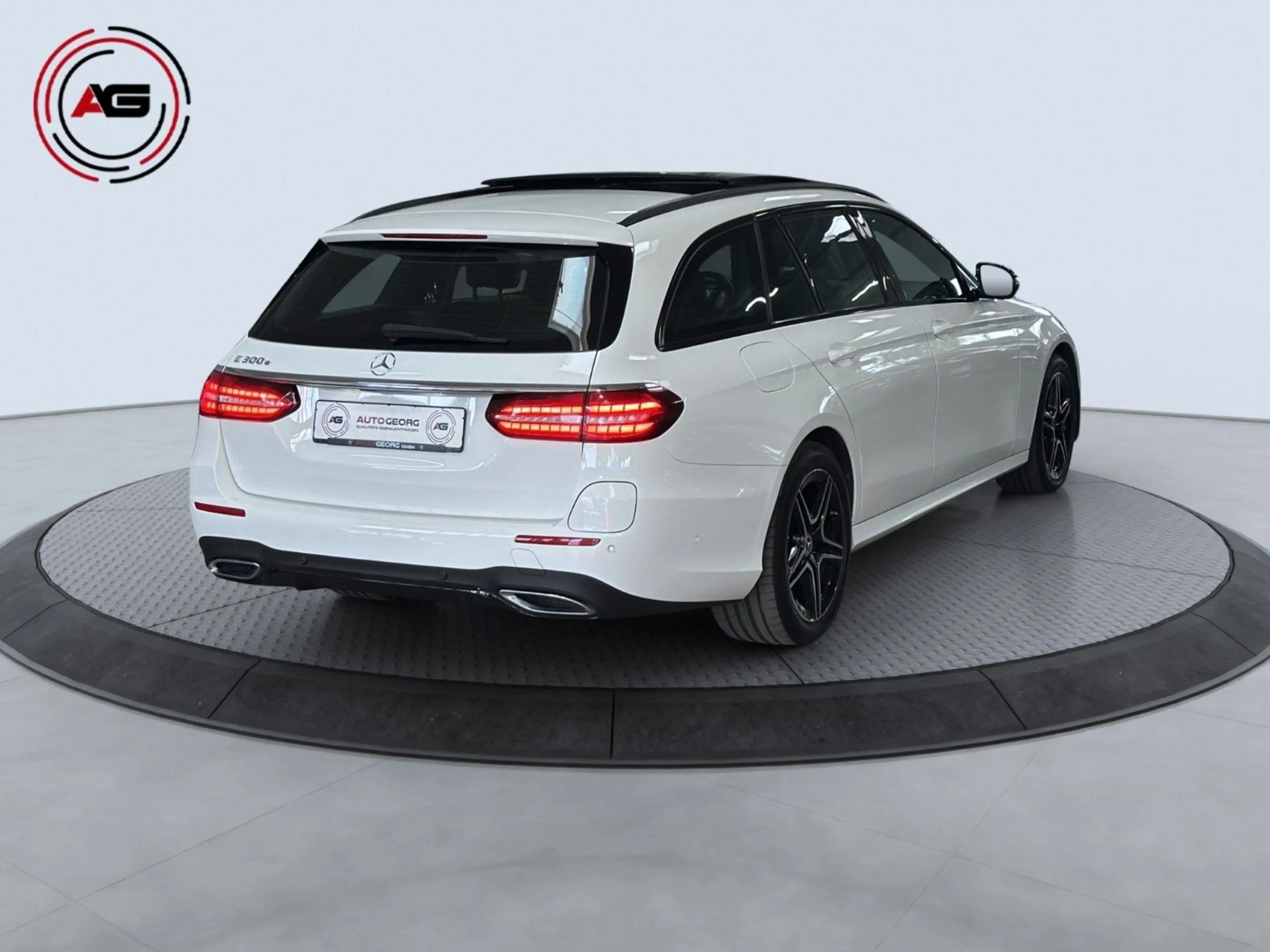 Mercedes-Benz E 300 eT AMG-LINE DSTR+ CARPLAY PANO KAMERA CARPL — photo 5