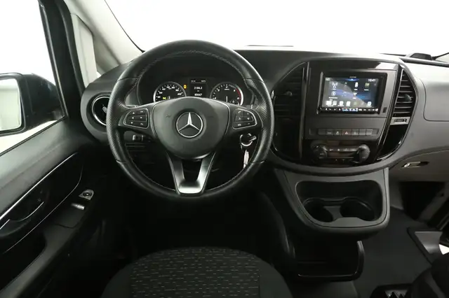 Mercedes-Benz Vito view 2