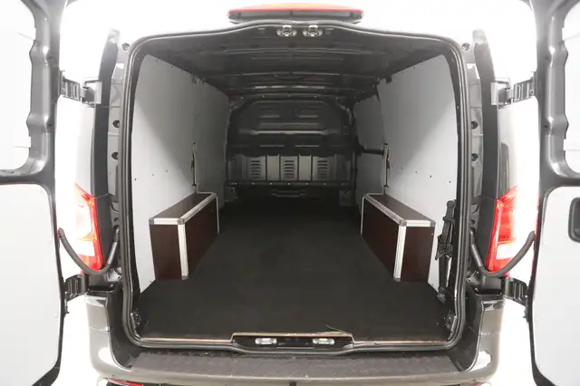 Mercedes-Benz Vito view 3