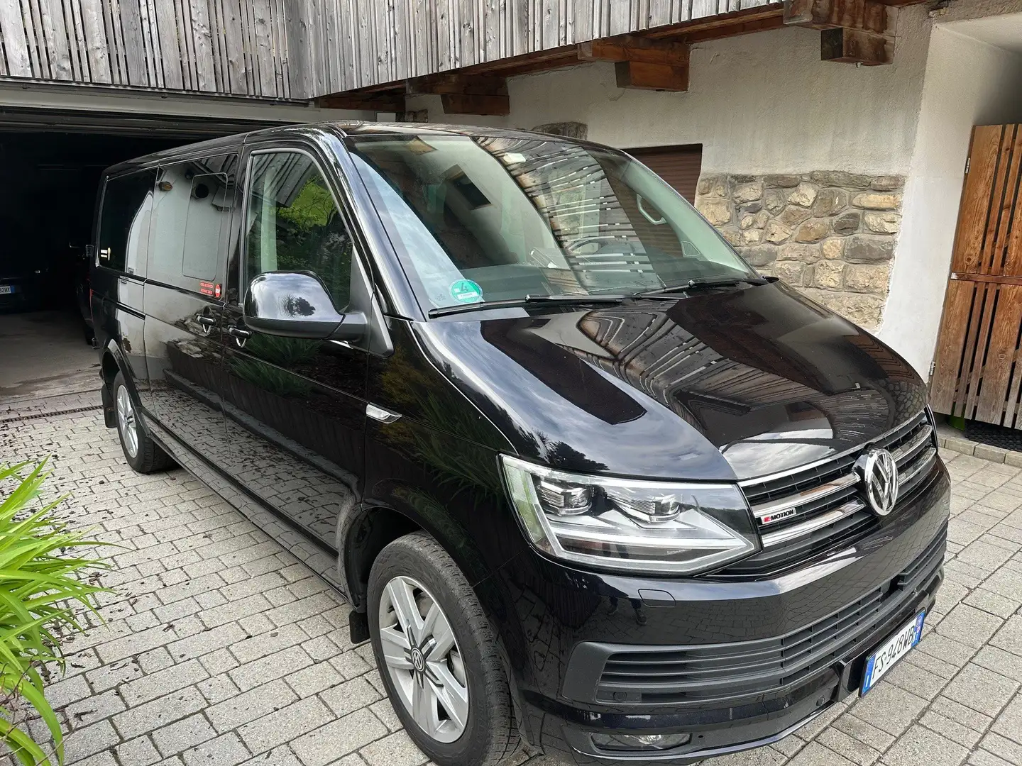 Volkswagen T6 Caravelle Negru - 2