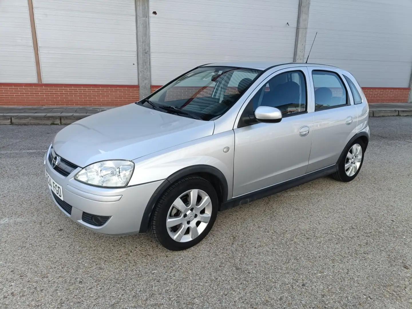Opel Corsa 1.2 16v Silverline Gris - 2