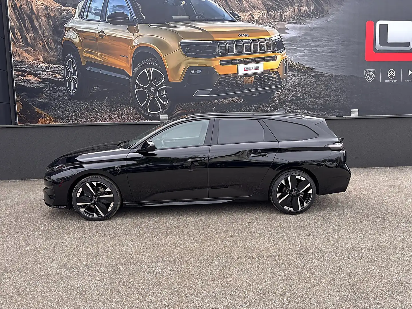 Peugeot 308 SW Hybrid 145 e-DSC6 GT inkl. Sensation Pack, 3... Schwarz - 2