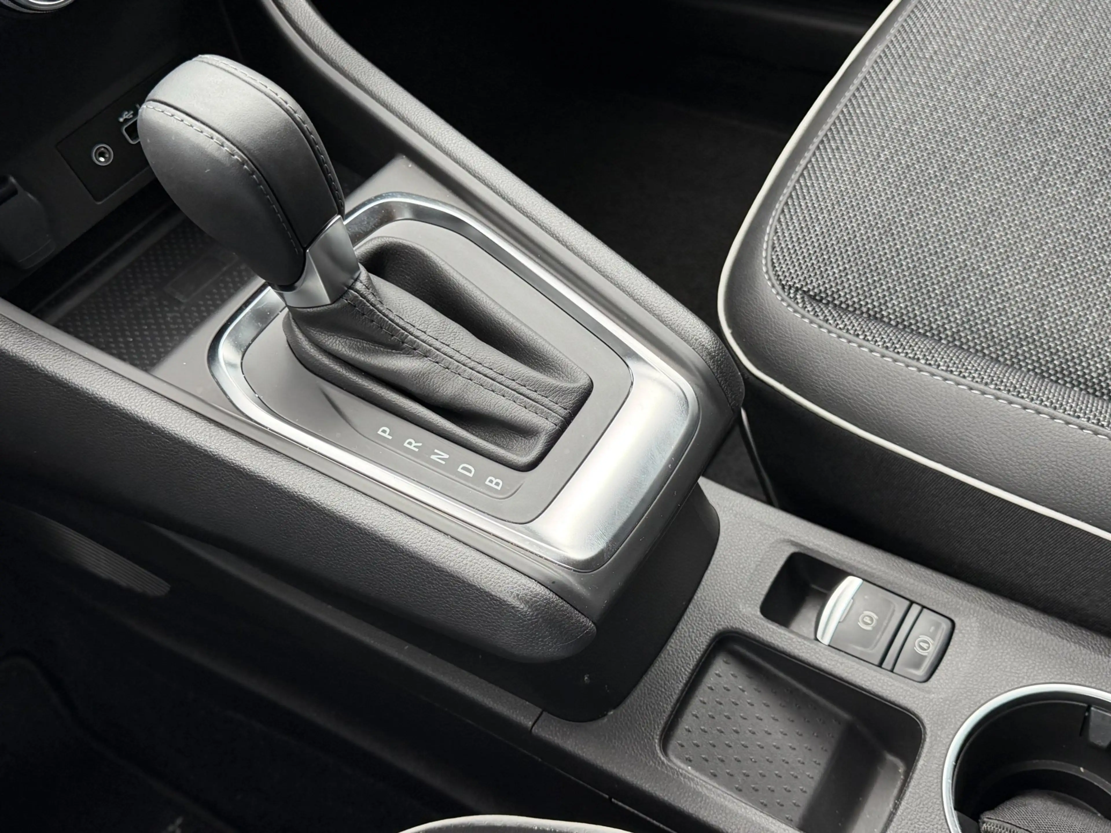 Renault Captur 1.6 E-Tech full hybrid 145 techno, Mitsubishi ASX — photo 23