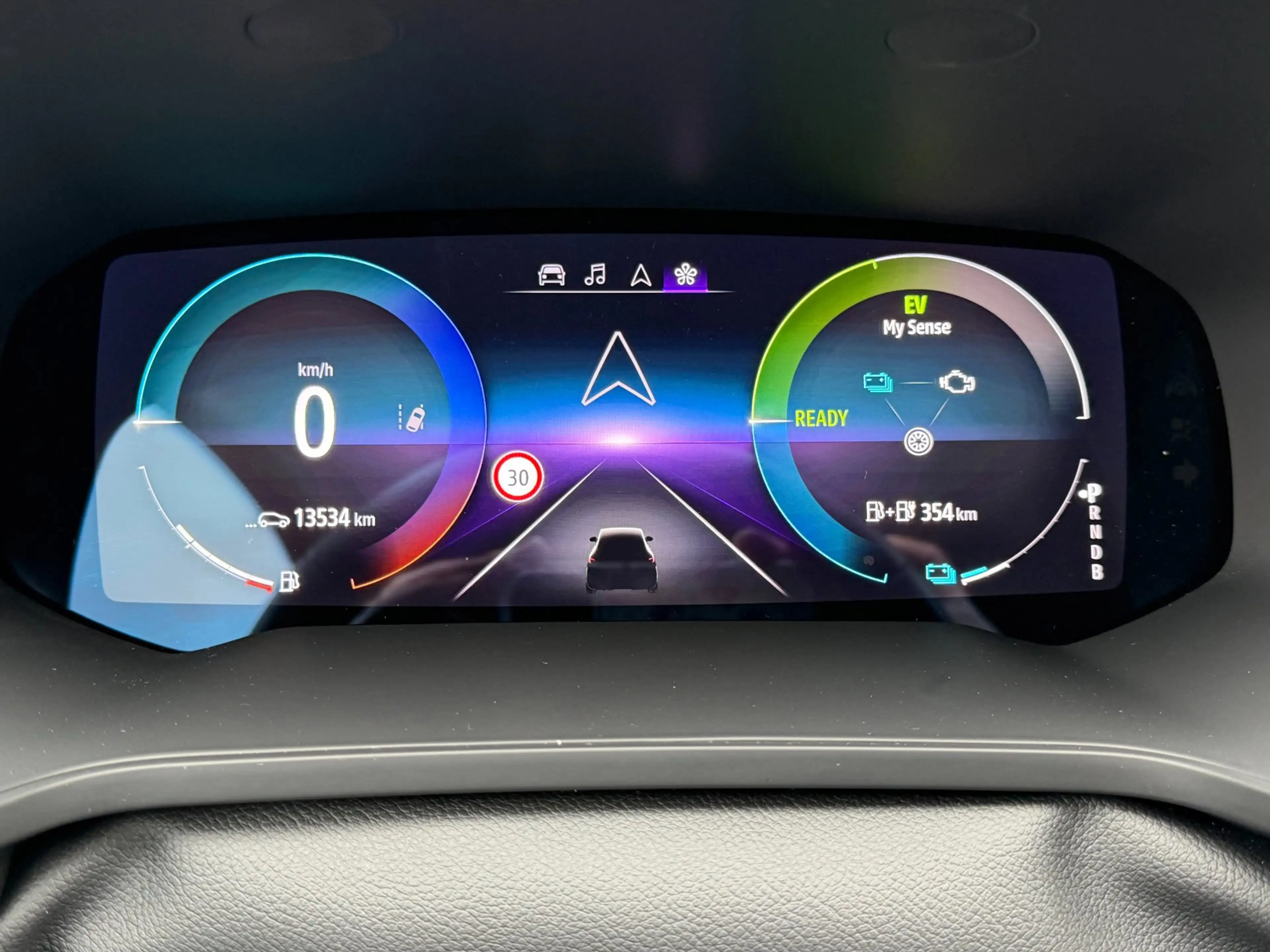 Renault Captur 1.6 E-Tech full hybrid 145 techno, Mitsubishi ASX — photo 4