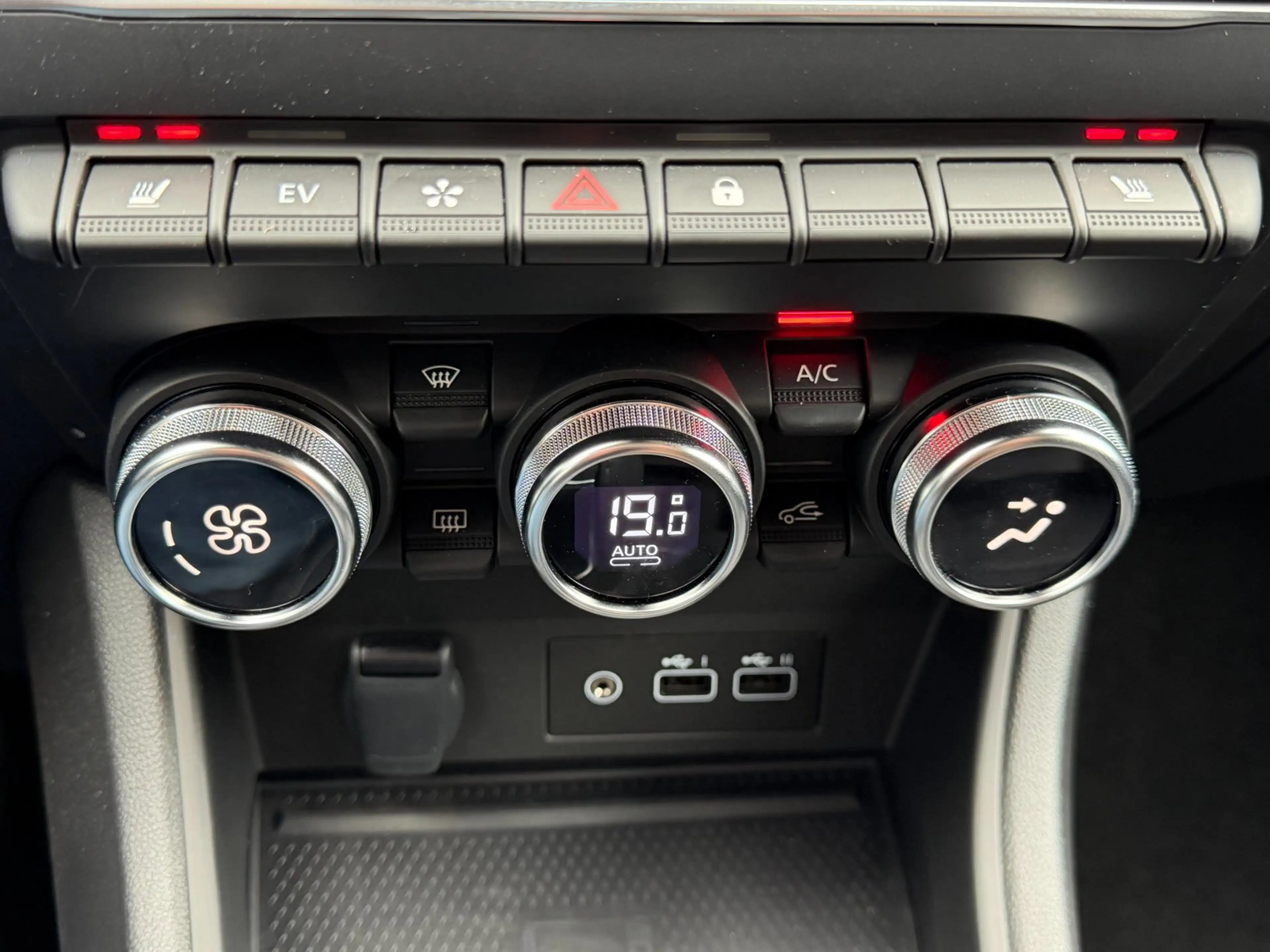 Renault Captur 1.6 E-Tech full hybrid 145 techno, Mitsubishi ASX — photo 22