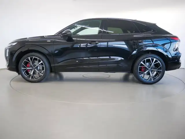 Audi Q3 view 6