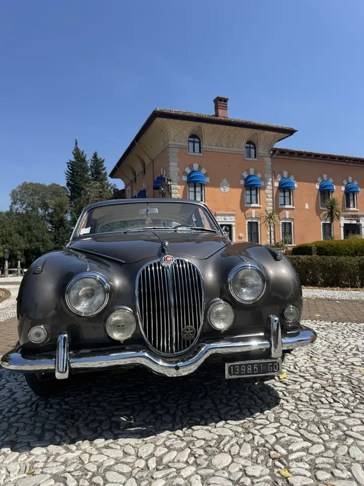 Jaguar 240, foto 5
