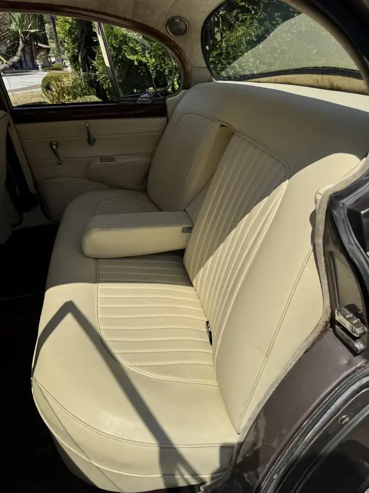 Jaguar 240, foto 7