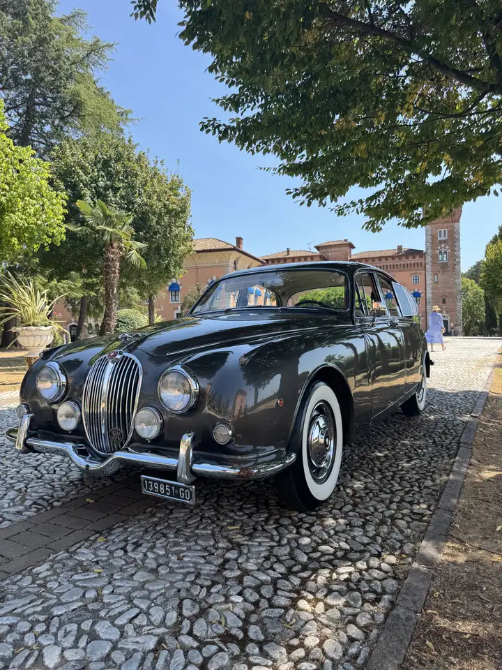 Jaguar 240, foto 1