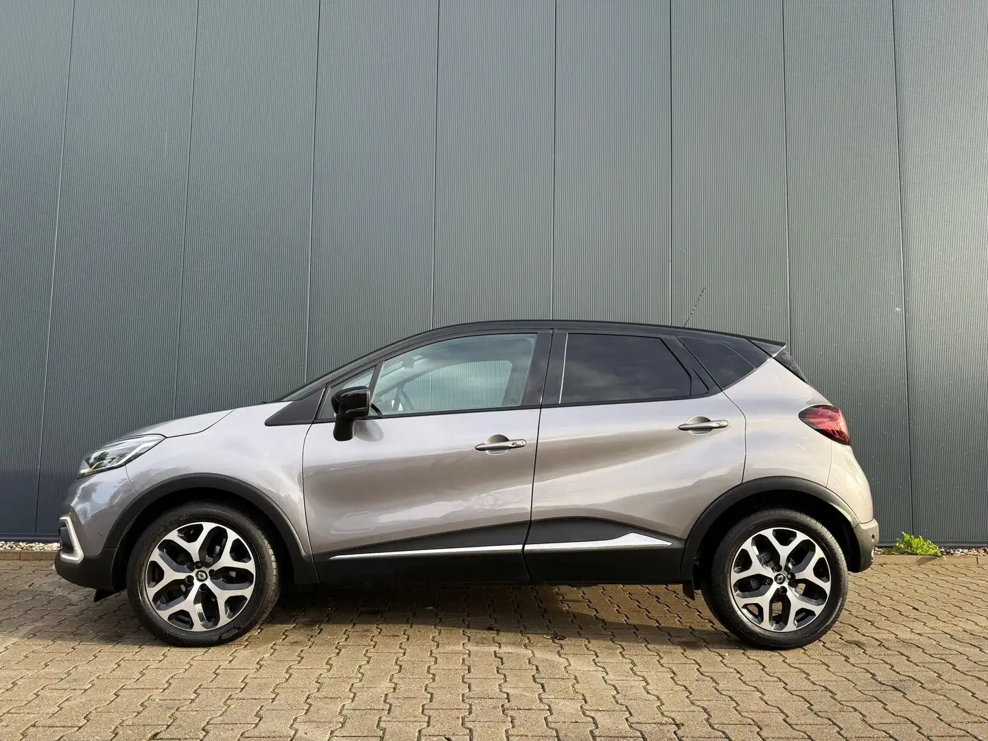 Renault Captur 0.9 TCe Intens navi / camera / ecc / park hulp Grijs - 2