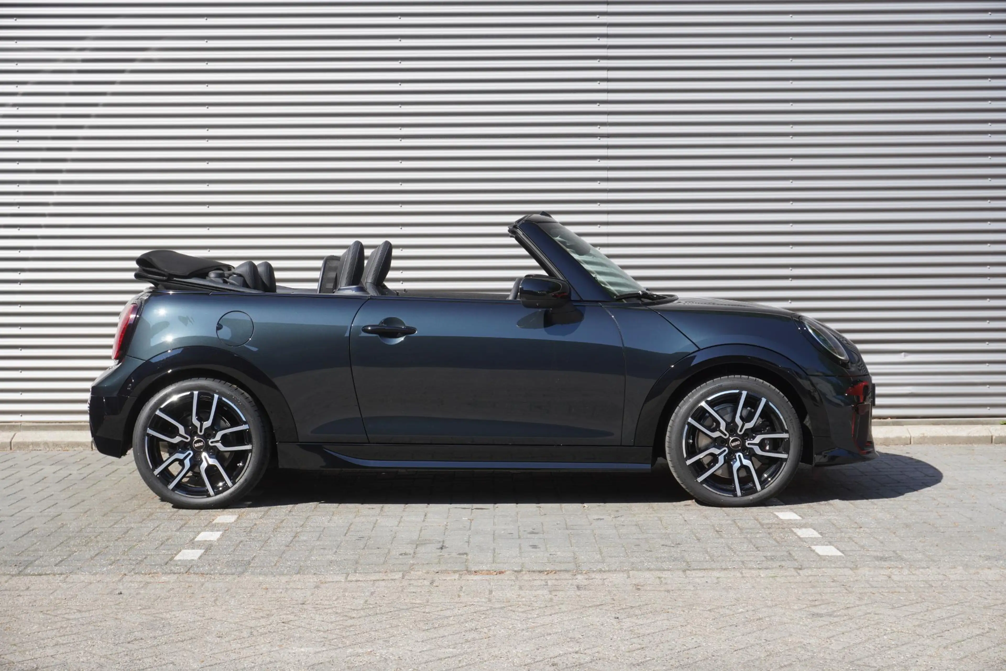 MINI Cooper S Cabrio John Cooper Works Uitvoering | Pakket XL | 18" JCW — photo 3