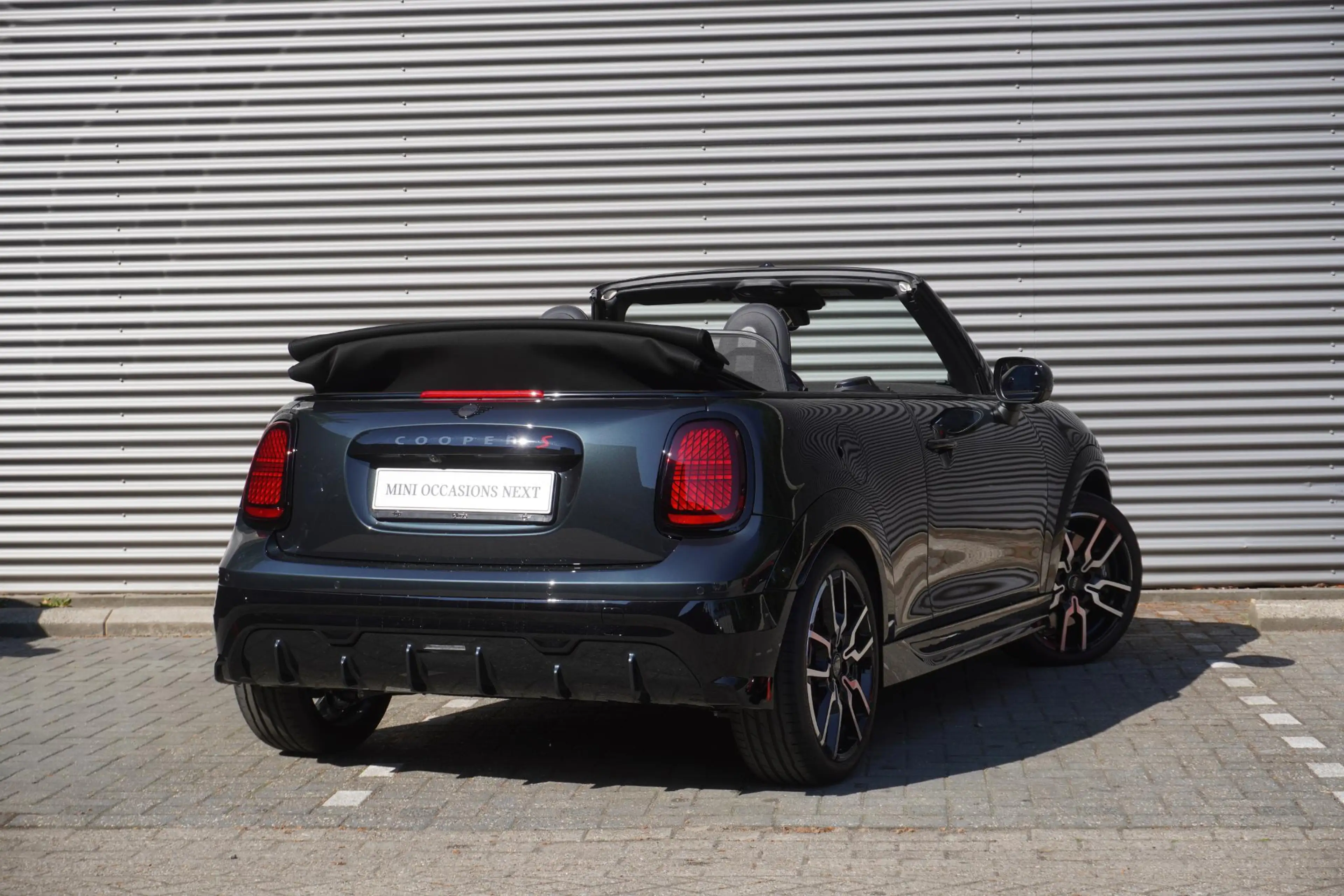 MINI Cooper S Cabrio John Cooper Works Uitvoering | Pakket XL | 18" JCW — photo 4