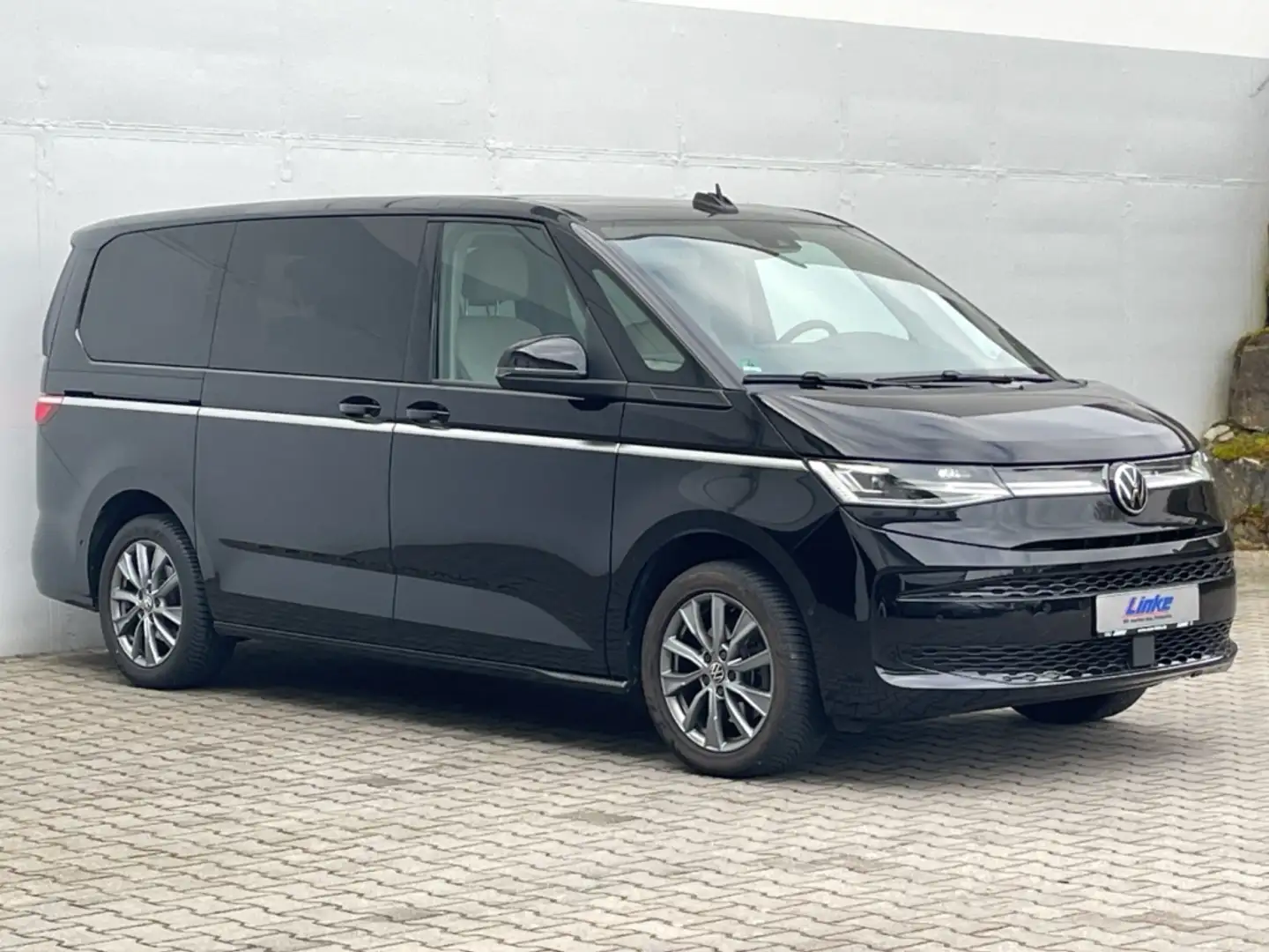 Volkswagen T7 Multivan 2.0 TSI DSG Style lang Standhzg/Pano/AHK/H&K/Kamer Schwarz - 2