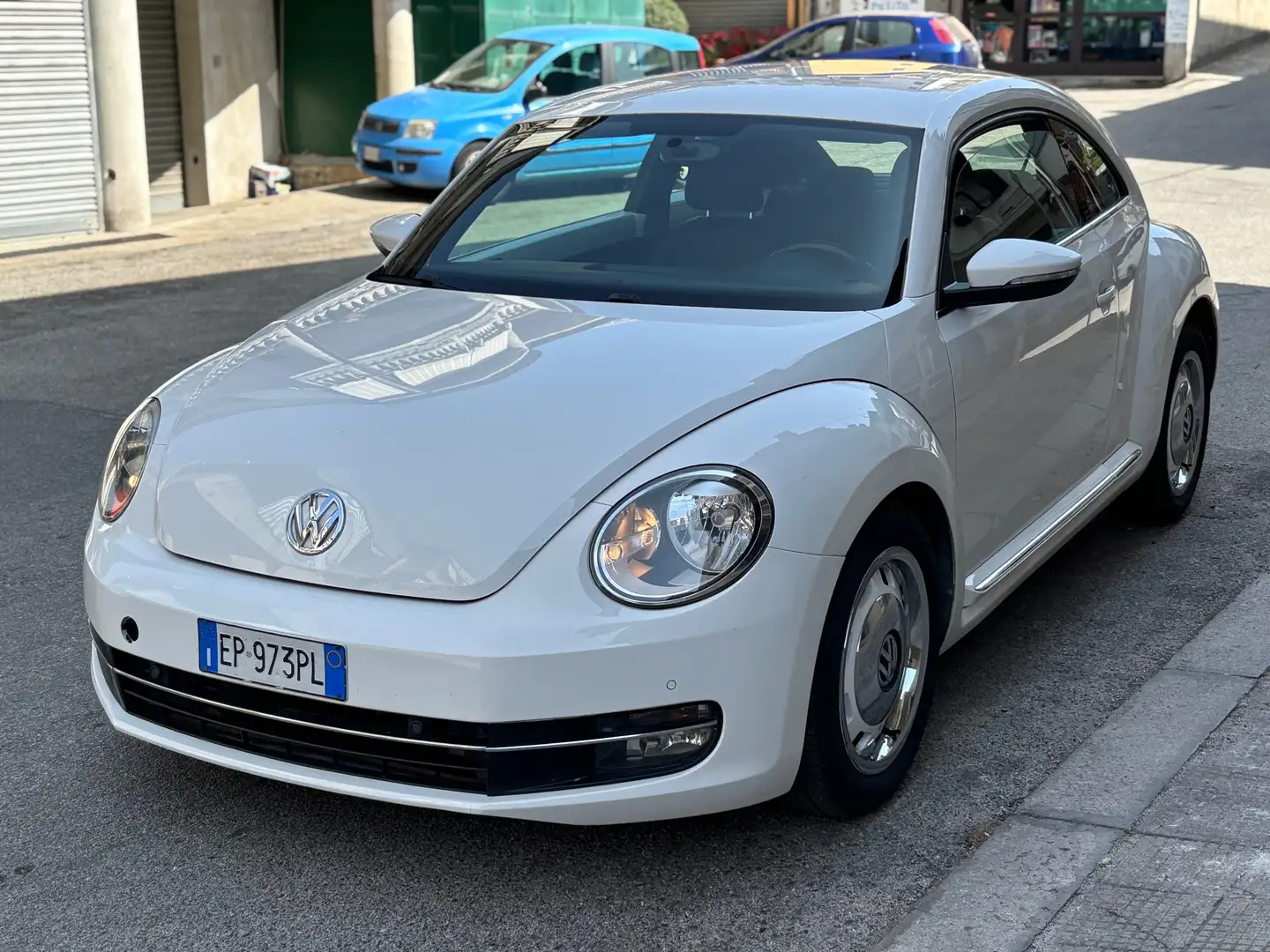 Volkswagen Maggiolino Maggiolino 1.6 tdi Design 105cv Bianco - 1