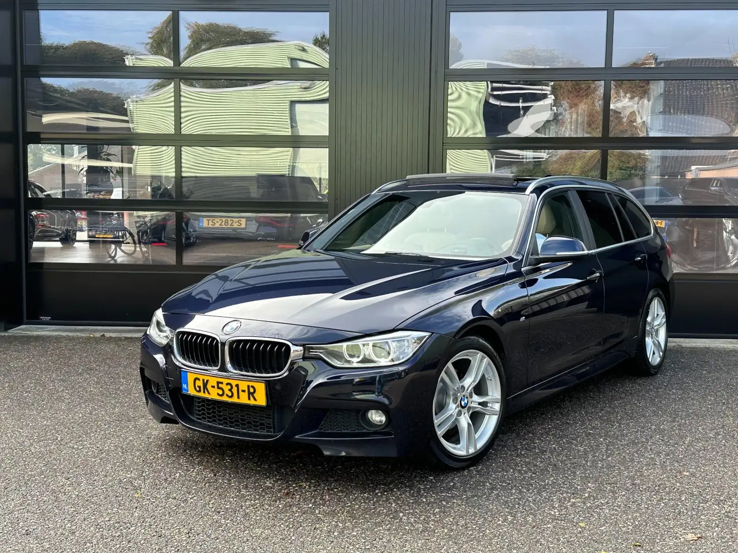 BMW 316 3-Serie Touring 316i M-Sport Edition Panoramadak Blauw - 1