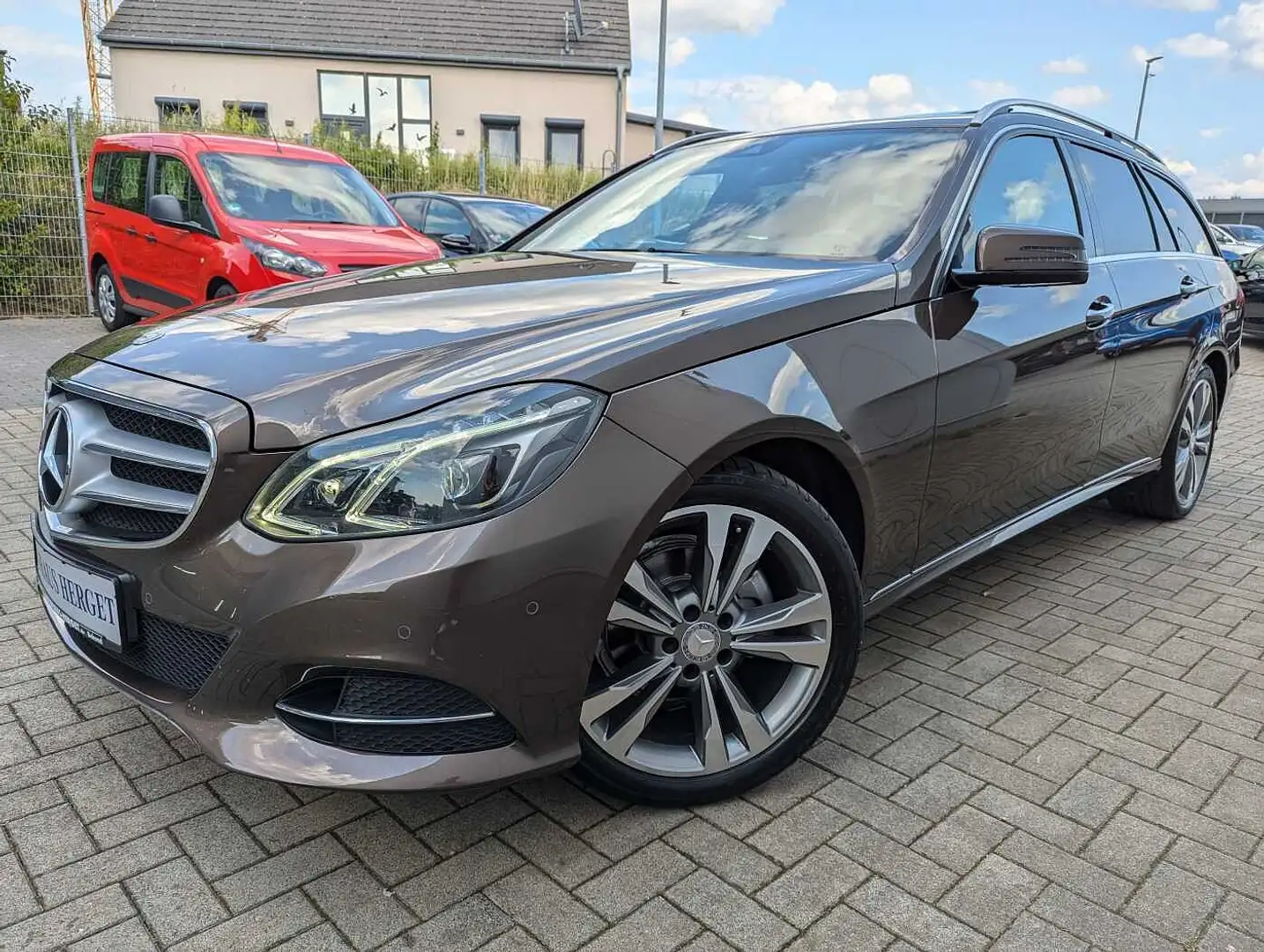 Mercedes-Benz E 200 T 7G-TRONIC Avantgarde 2.Hand/Schiebedach/Comand/T Braun - 1