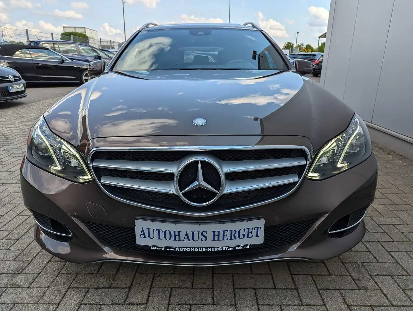 Mercedes-Benz E 200 T 7G-TRONIC Avantgarde 2.Hand/Schiebedach/Comand/T Braun - 2