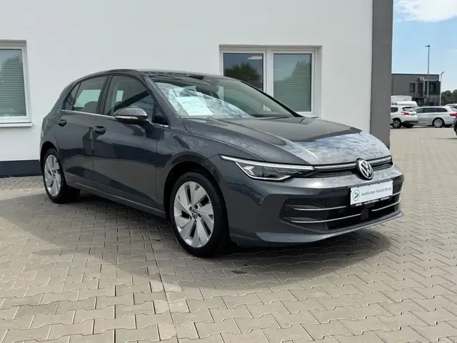 Volkswagen Golf view 2
