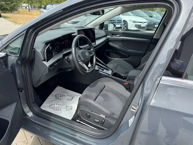 Volkswagen Golf view 9