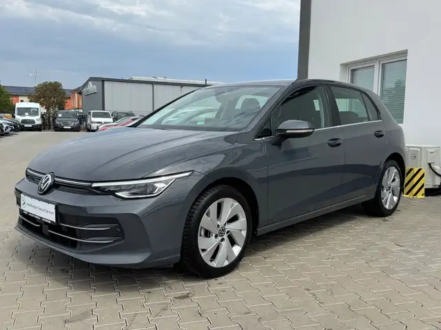 Volkswagen Golf view 3