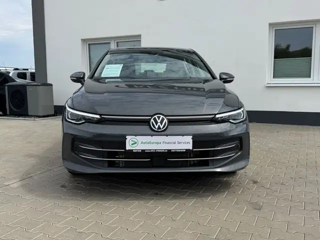 Volkswagen Golf view 4