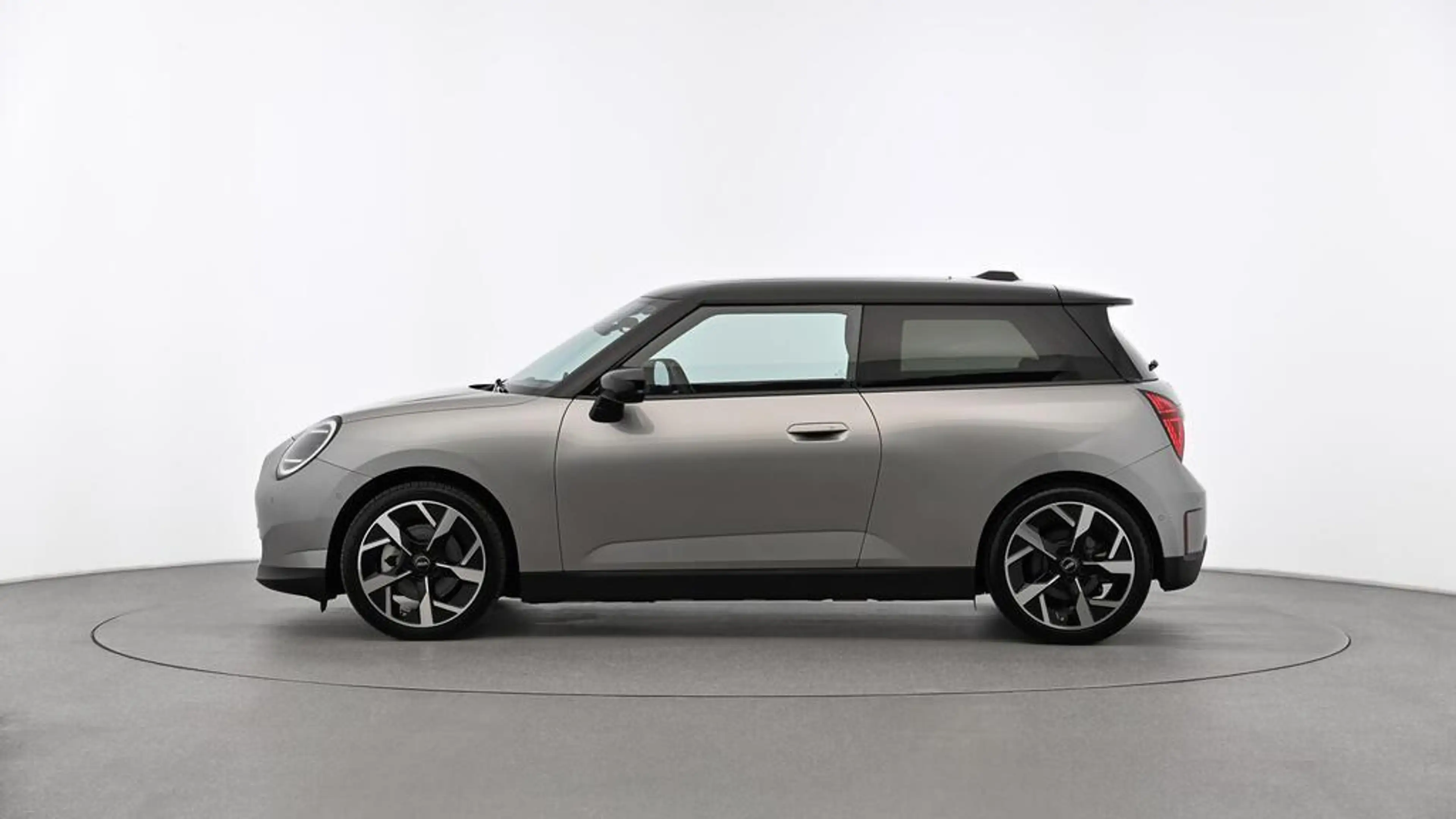 MINI Cooper E Classic Trim — photo 2