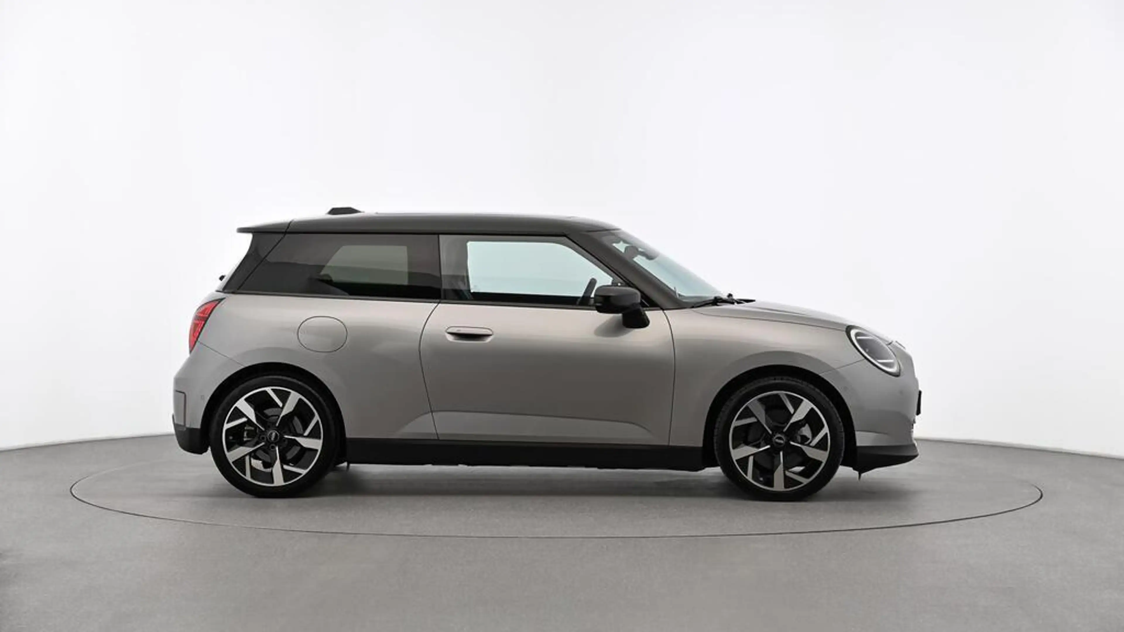 MINI Cooper E Classic Trim — photo 3