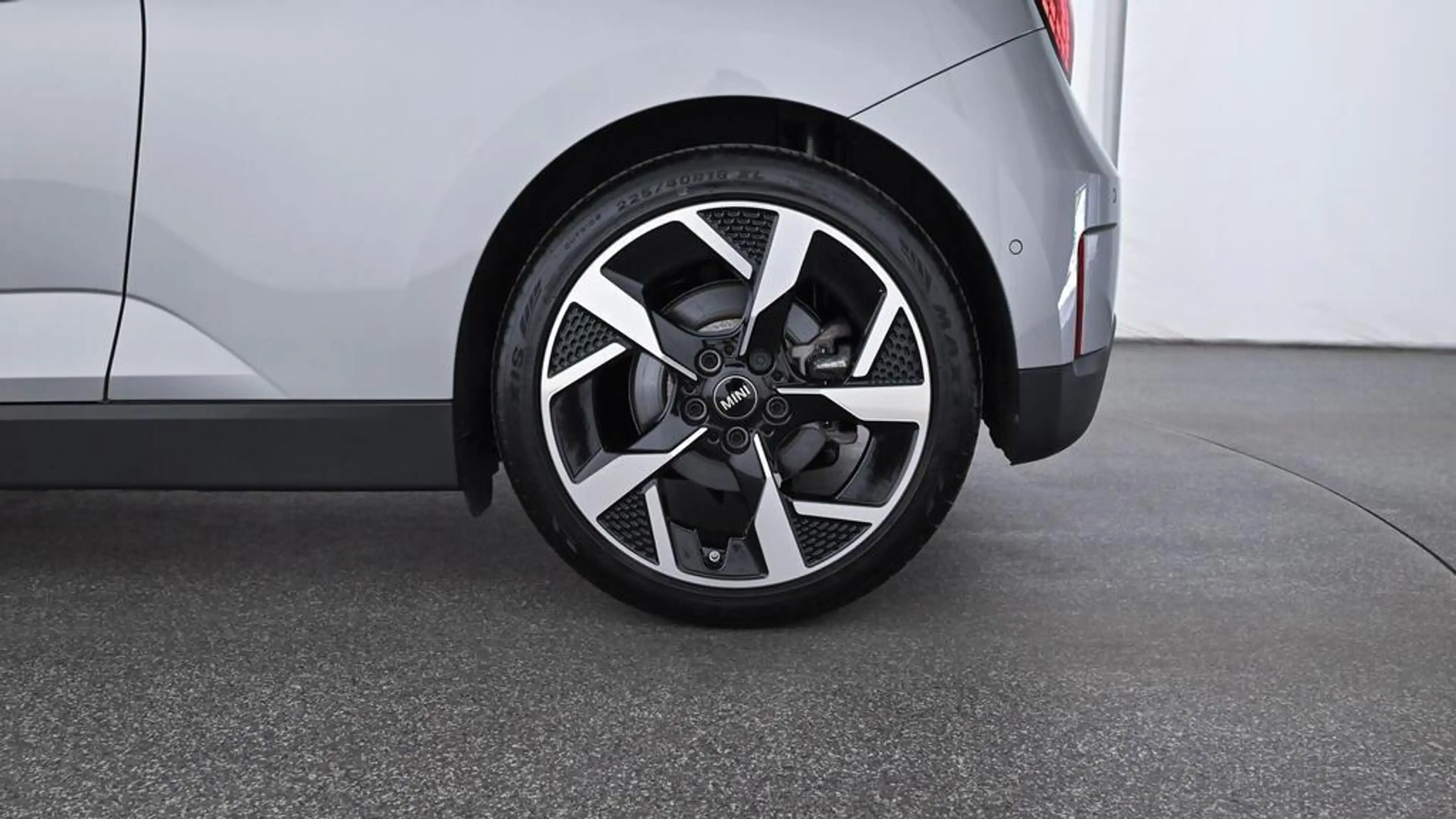 MINI Cooper E Classic Trim — photo 12