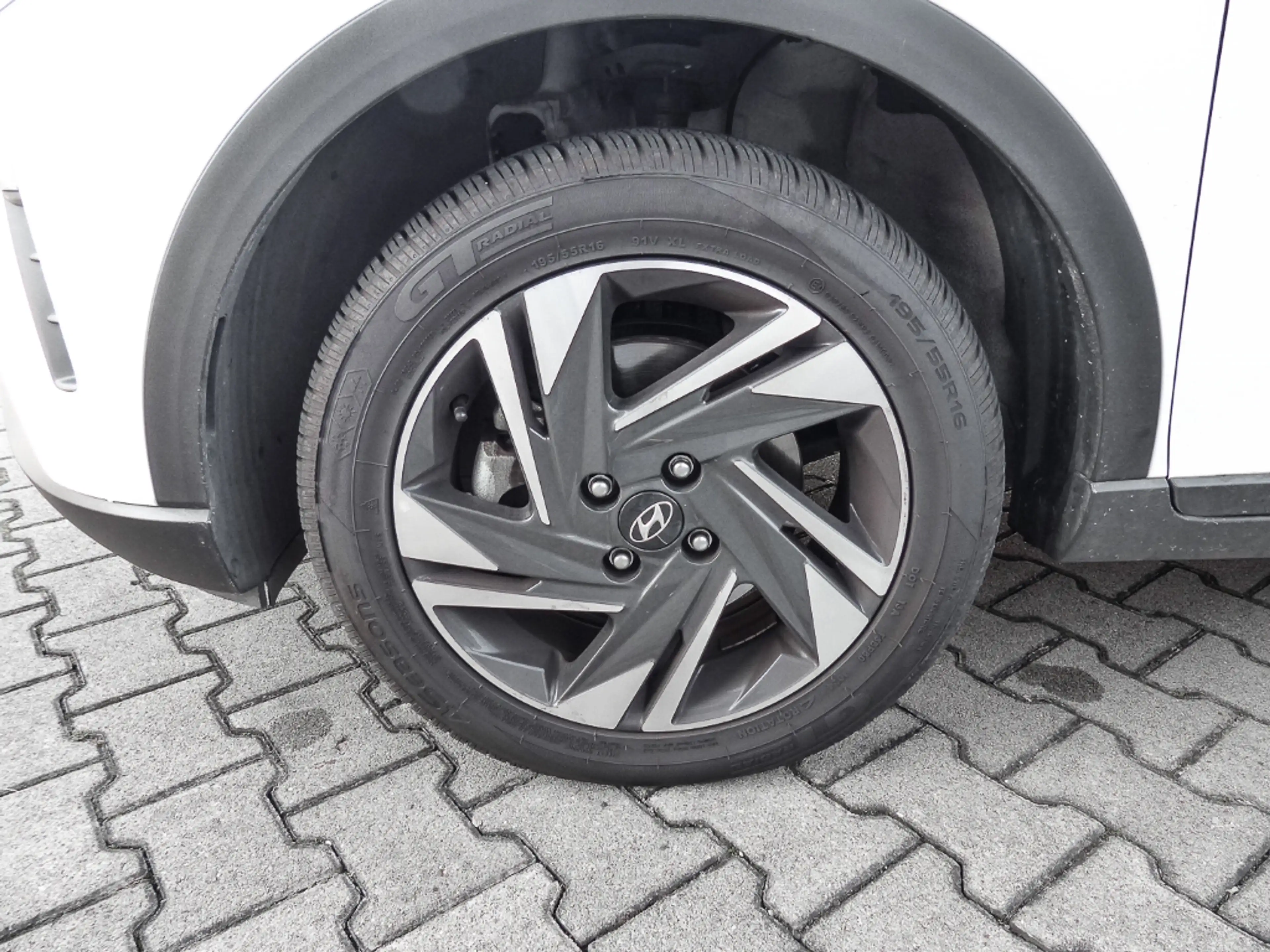 Hyundai BAYON Trend 2WD Automatik, Allwetterreifen, Rückfahrkame — photo 5