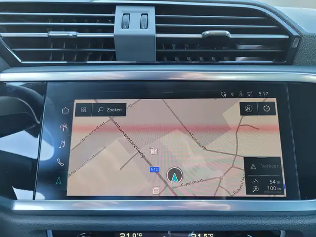 Audi Q3 view 13