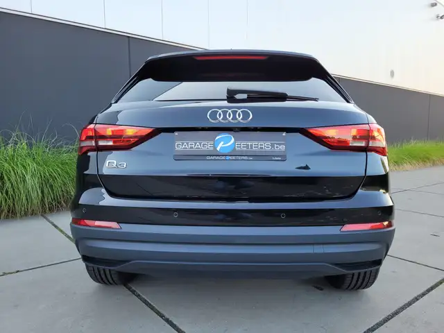 Audi Q3 view 4