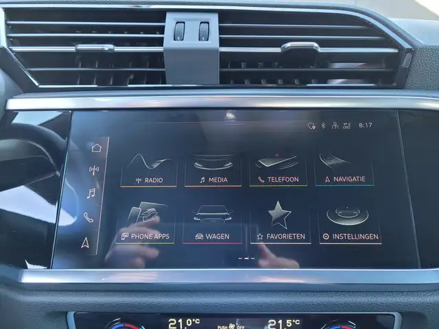 Audi Q3 view 15