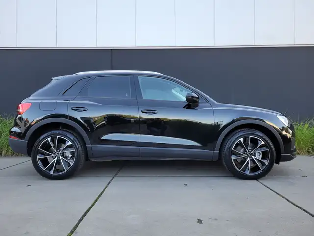 Audi Q3 view 2
