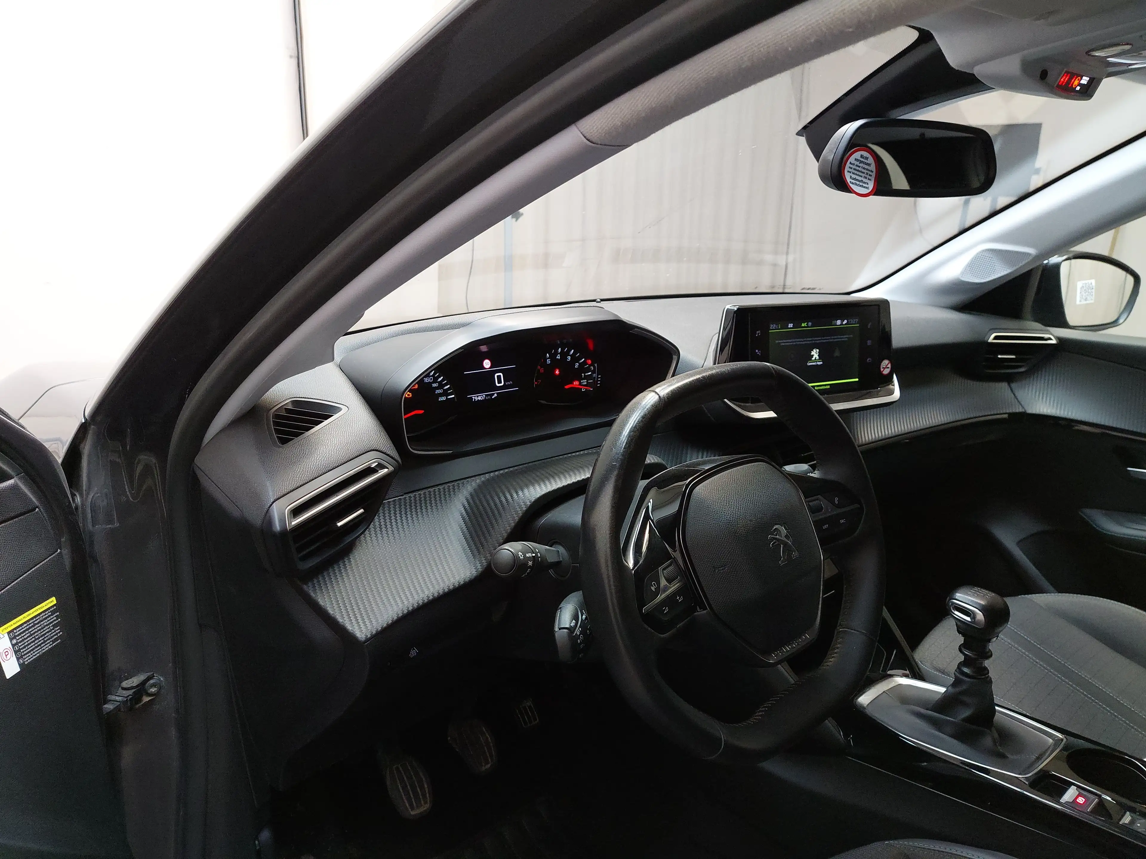 Peugeot 208 1.2 PureTech Allure Navi LED DAB Tempomat — photo 6