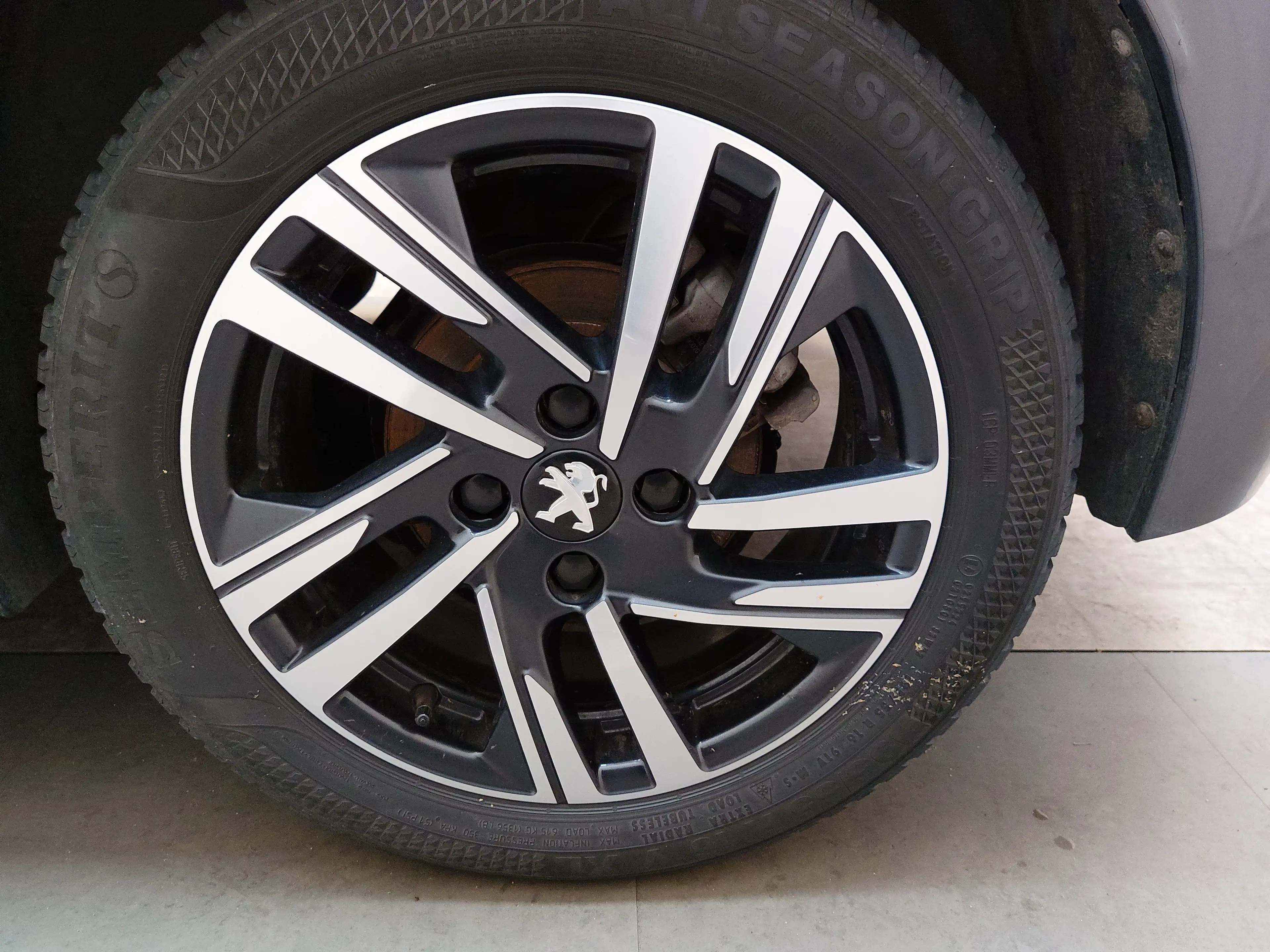 Peugeot 208 1.2 PureTech Allure Navi LED DAB Tempomat — photo 14