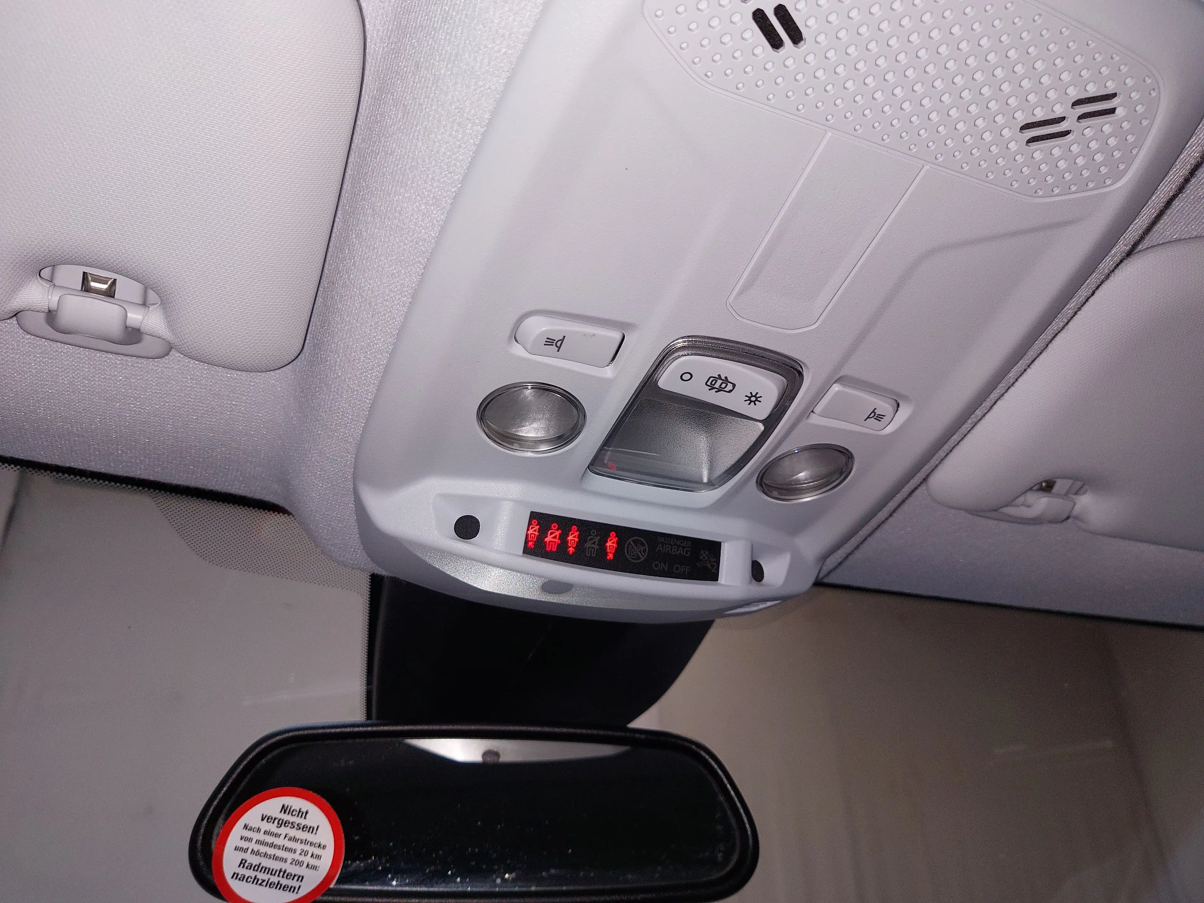 Peugeot 208 1.2 PureTech Allure Navi LED DAB Tempomat — photo 13