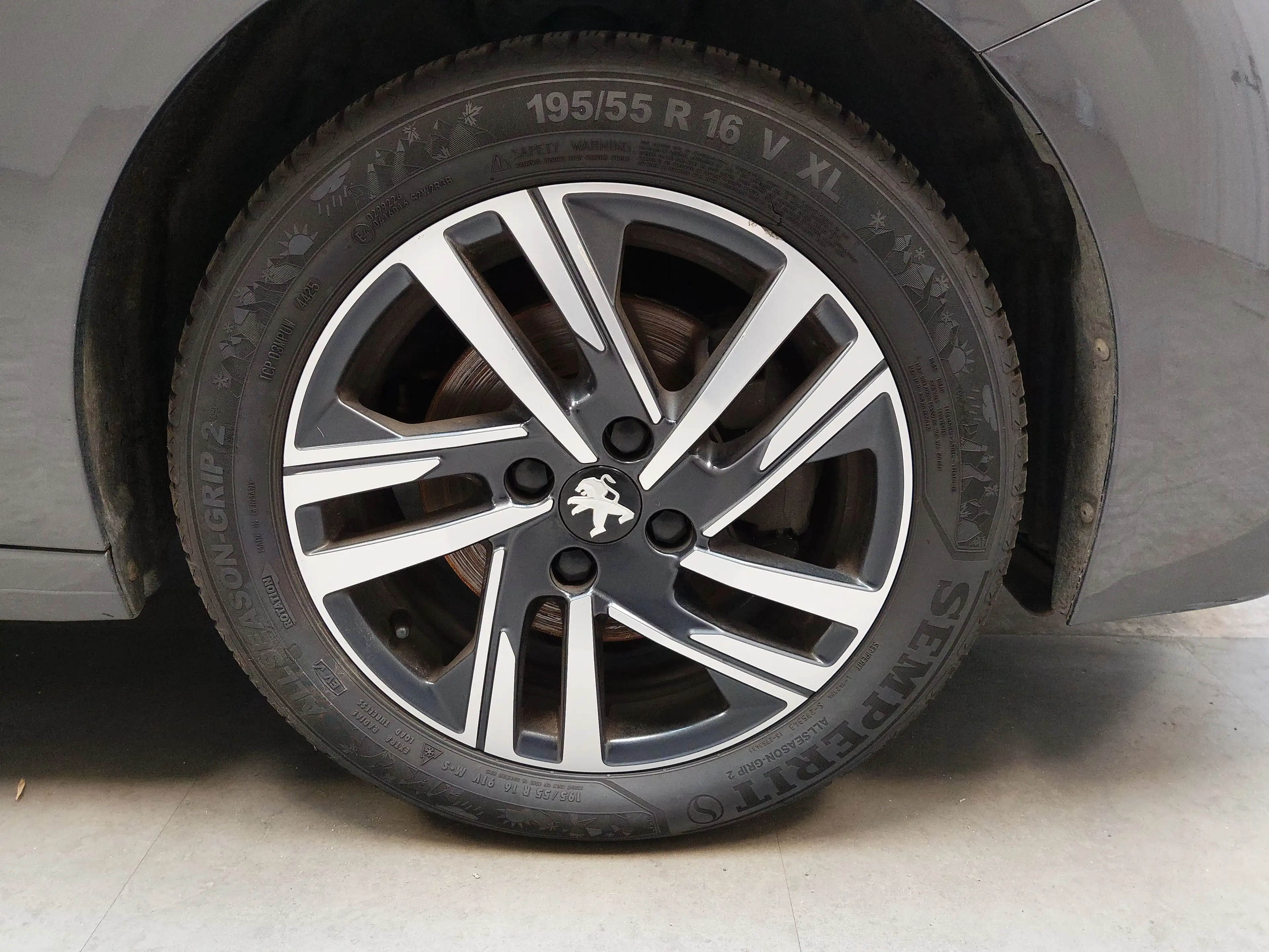 Peugeot 208 1.2 PureTech Allure Navi LED DAB Tempomat — photo 11