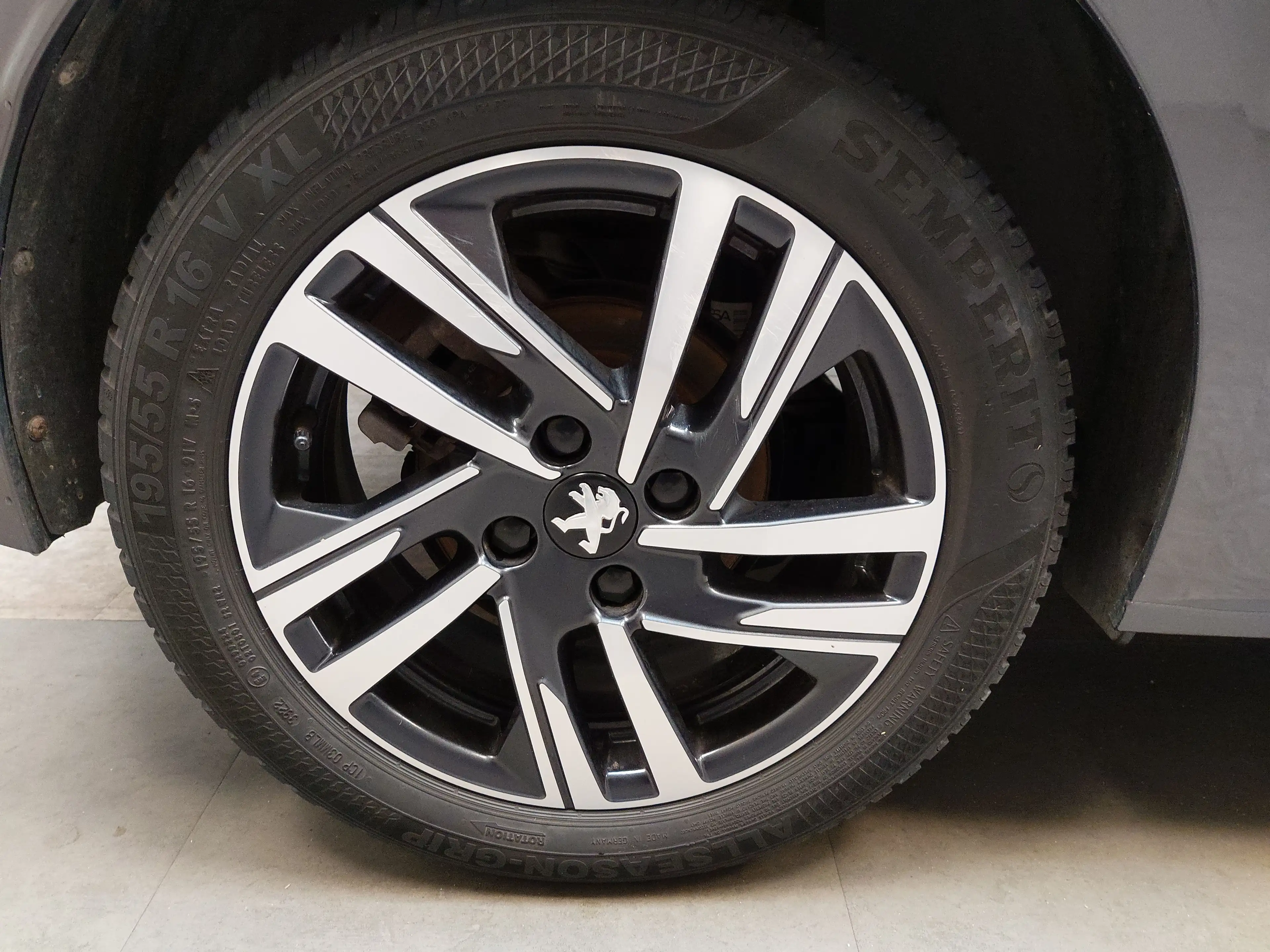 Peugeot 208 1.2 PureTech Allure Navi LED DAB Tempomat — photo 15