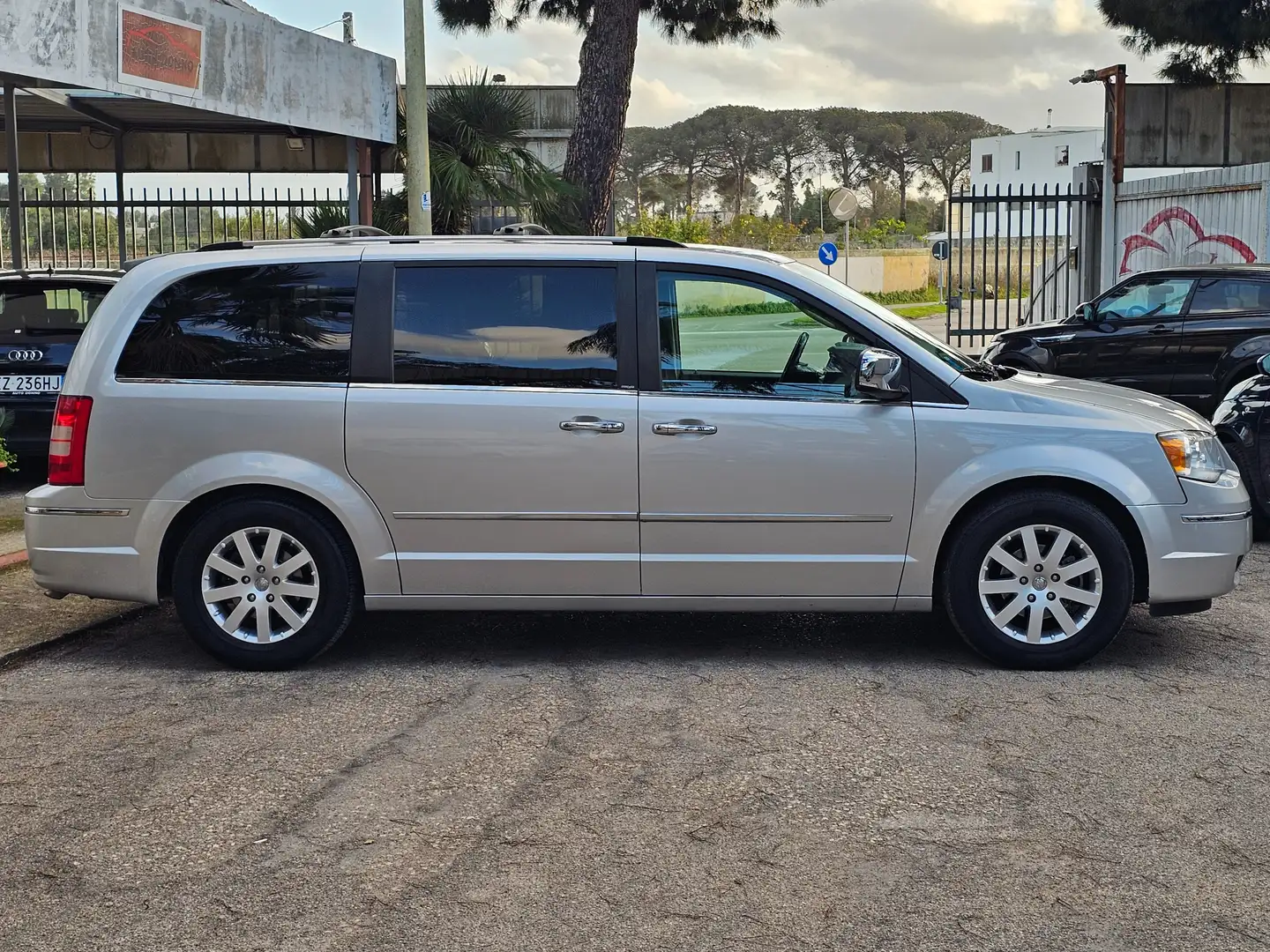 Chrysler Grand Voyager Grand Voyager 2.8 crd Limited auto Stowngo Argento - 2