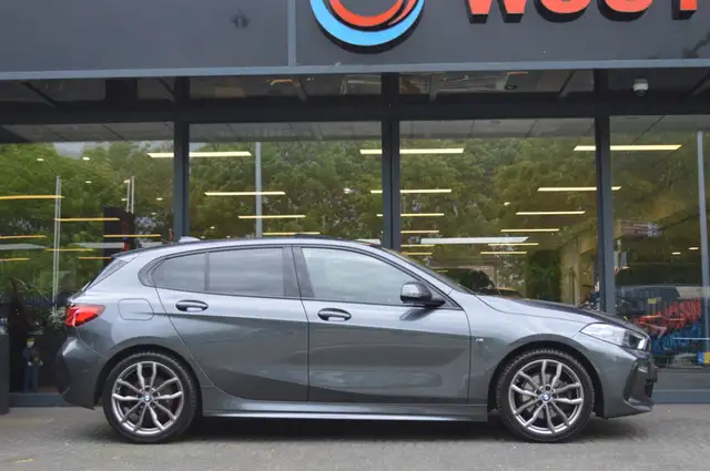 BMW 1 Series view 6
