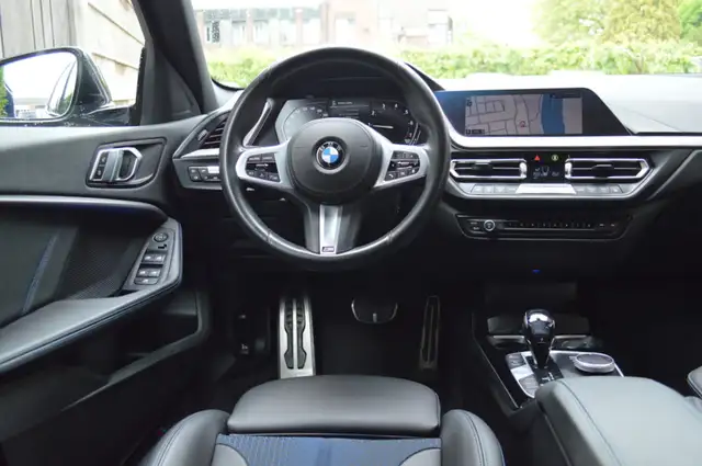 BMW 1 Series view 4