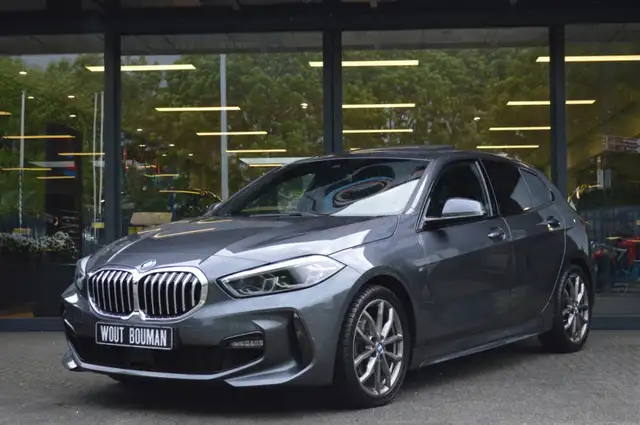 BMW 1 Series view 2
