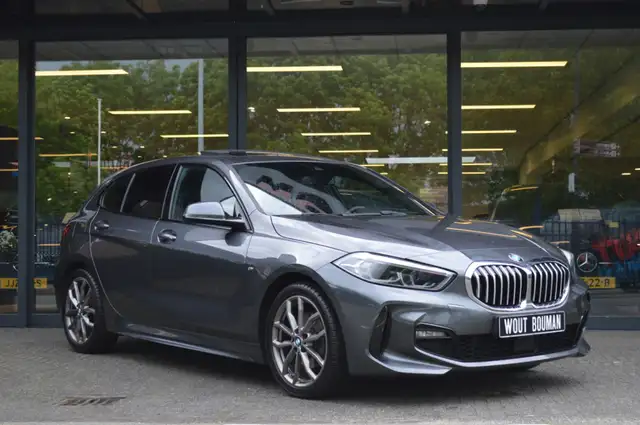 BMW 1 Series view 3