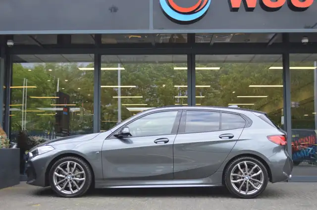 BMW 1 Series view 7