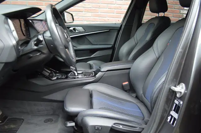 BMW 1 Series view 9